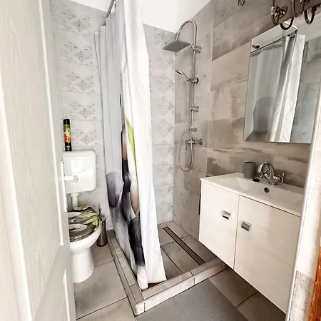 Lakeside Apartmanhaz *