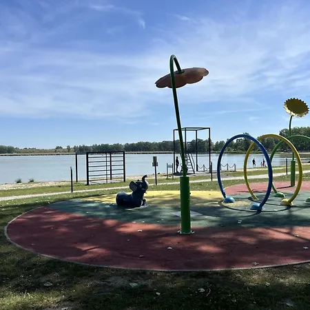Lakeside Apartmanhaz * سولتفادكيرت