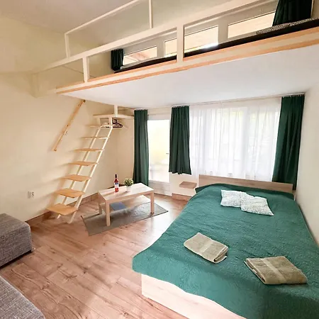 Lakeside Apartmanhaz