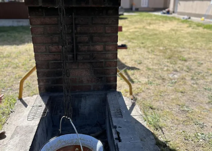 Lakeside Apartmanhaz 아파트 숄트버드케르트