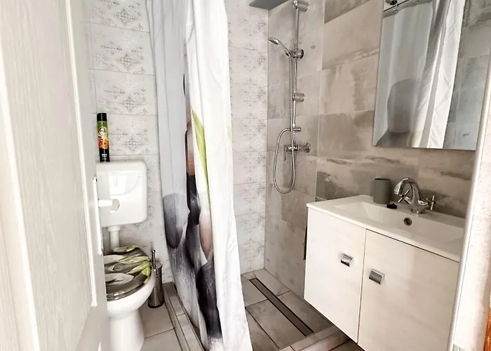 Lakeside Apartmanhaz *