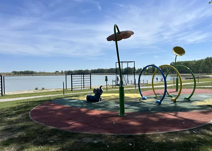 Lakeside Apartmanhaz * שולטוואדקרט