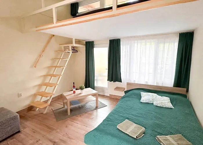 Lakeside Apartmanhaz