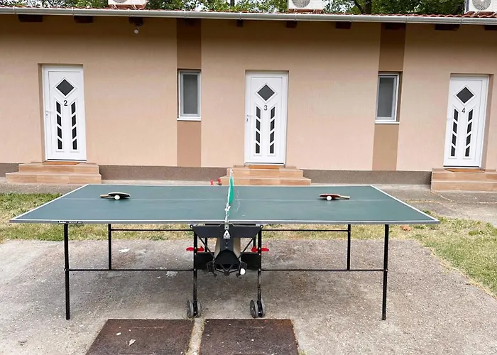 Lakeside Apartmanhaz * שולטוואדקרט